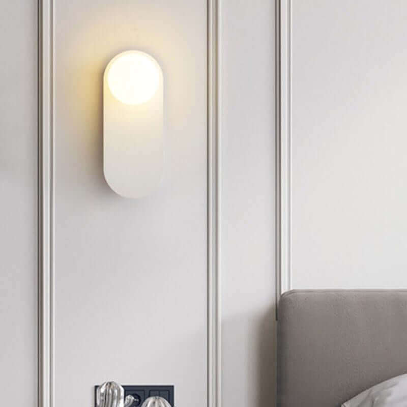 Discover the Vintage Elegance of the 70s-Inspired Metal &amp; Glass Sconce