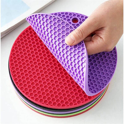 Silicone Trivet designed with a honeycomb placemat pattern, Nauradika , cookware, kitchen, kitchen acessories, kitchenware, trivet