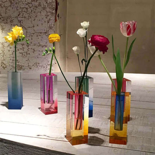 Soliflore vase: 80's style Acrylic single flower vase